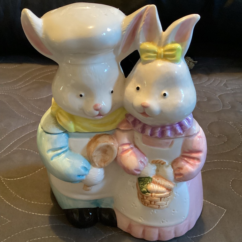 Vintage Chef Rabbit and Mrs. Chef Rabbit small cookie jar - Picture 2 of 7